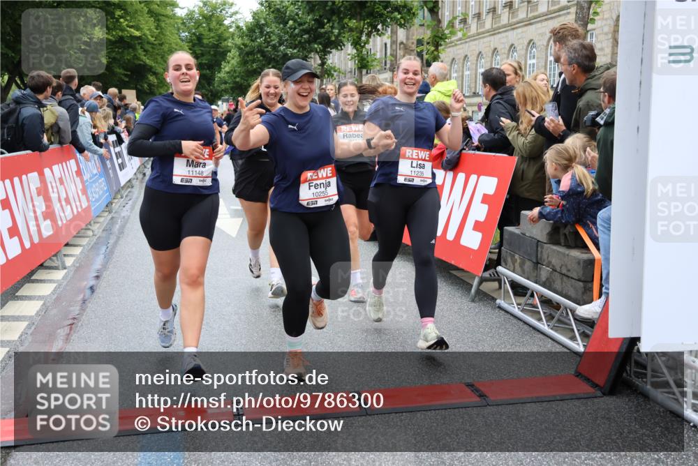 14.06.2026 - REWE Women's Run Strokosch-Dieckow http://msf.ph/oto/9786300 14.06.2026 10:06:30 Ziel 10243, 10255, 10474, 10655, 10672, 10826, 10857, 10988, 11011, 11148, 11233, 11235, 11484, 11521 meine-sportfotos.de
