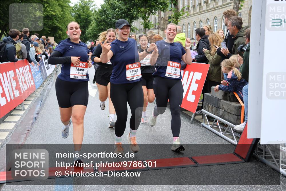 14.06.2026 - REWE Women's Run Strokosch-Dieckow http://msf.ph/oto/9786301 14.06.2026 10:06:30 Ziel 10243, 10255, 10474, 10655, 10672, 10826, 10857, 10988, 11011, 11148, 11233, 11235, 11484, 11521 meine-sportfotos.de