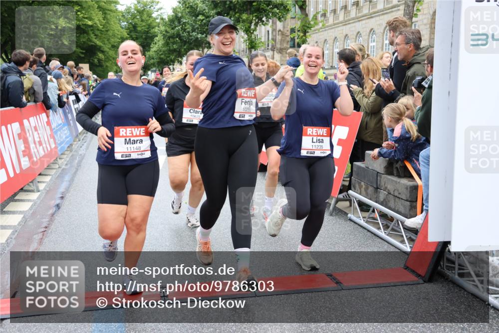 14.06.2026 - REWE Women's Run Strokosch-Dieckow http://msf.ph/oto/9786303 14.06.2026 10:06:30 Ziel 10243, 10255, 10474, 10655, 10672, 10826, 10857, 10988, 11011, 11148, 11233, 11235, 11484, 11521 meine-sportfotos.de