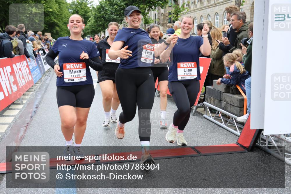 14.06.2026 - REWE Women's Run Strokosch-Dieckow http://msf.ph/oto/9786304 14.06.2026 10:06:30 Ziel 10243, 10255, 10474, 10655, 10672, 10826, 10857, 10988, 11011, 11148, 11233, 11235, 11484, 11521 meine-sportfotos.de