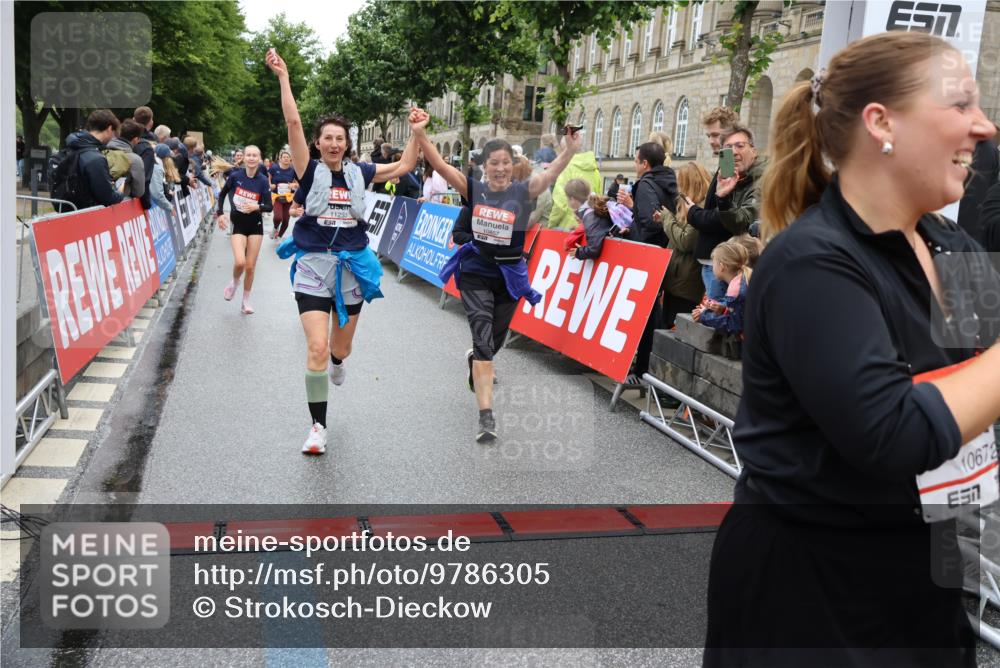 14.06.2026 - REWE Women's Run Strokosch-Dieckow http://msf.ph/oto/9786305 14.06.2026 10:06:32 Ziel 10243, 10255, 10474, 10655, 10672, 10826, 10857, 11011, 11148, 11233, 11235, 11410, 11484, 11521 meine-sportfotos.de