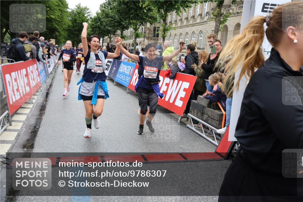 14.06.2026 - REWE Women's Run Strokosch-Dieckow http://msf.ph/oto/9786307 14.06.2026 10:06:32 Ziel 10243, 10255, 10474, 10655, 10672, 10826, 10857, 11011, 11148, 11233, 11235, 11410, 11484, 11521 meine-sportfotos.de