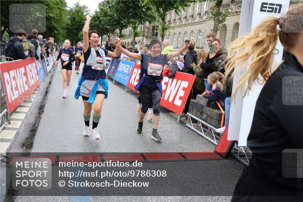 14.06.2026 - REWE Women's Run Strokosch-Dieckow http://msf.ph/oto/9786308 14.06.2026 10:06:32 Ziel 10243, 10255, 10474, 10655, 10672, 10826, 10857, 11011, 11148, 11233, 11235, 11410, 11484, 11521 meine-sportfotos.de