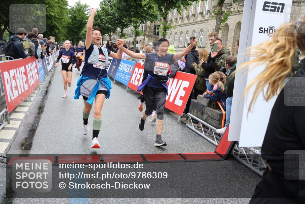 14.06.2026 - REWE Women's Run Strokosch-Dieckow http://msf.ph/oto/9786309 14.06.2026 10:06:32 Ziel 10243, 10255, 10474, 10655, 10672, 10826, 10857, 11011, 11148, 11233, 11235, 11410, 11484, 11521 meine-sportfotos.de