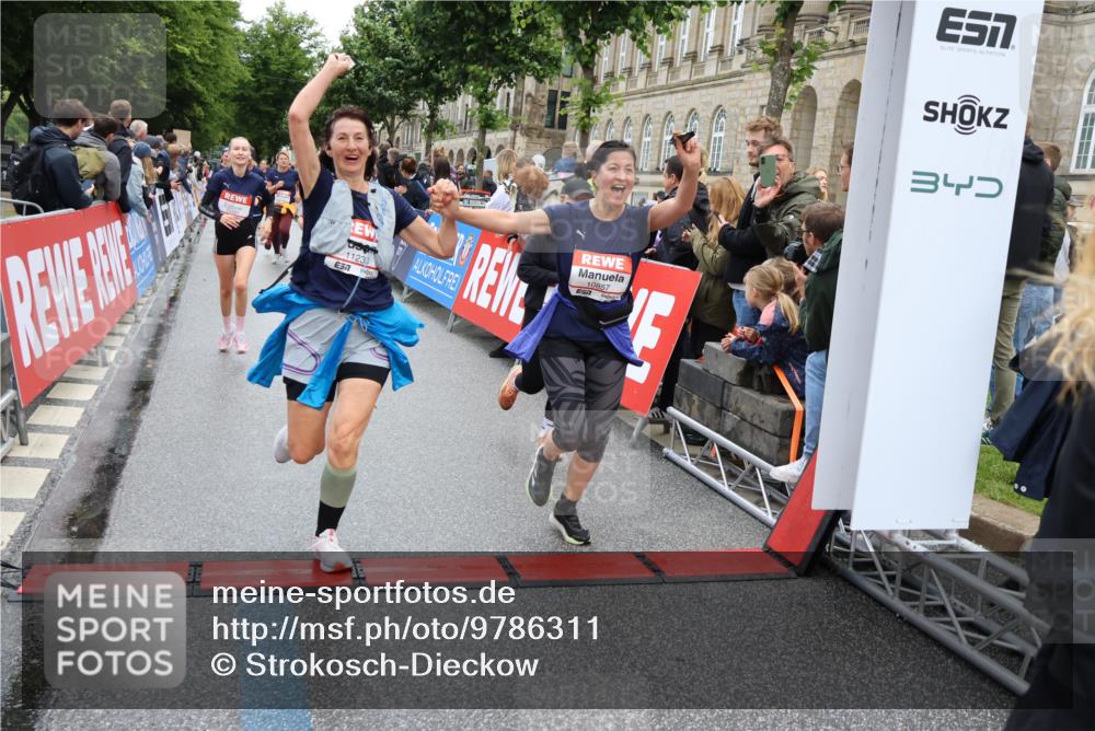 14.06.2026 - REWE Women's Run Strokosch-Dieckow http://msf.ph/oto/9786311 14.06.2026 10:06:32 Ziel 10243, 10255, 10474, 10655, 10672, 10826, 10857, 11011, 11148, 11233, 11235, 11410, 11484, 11521 meine-sportfotos.de