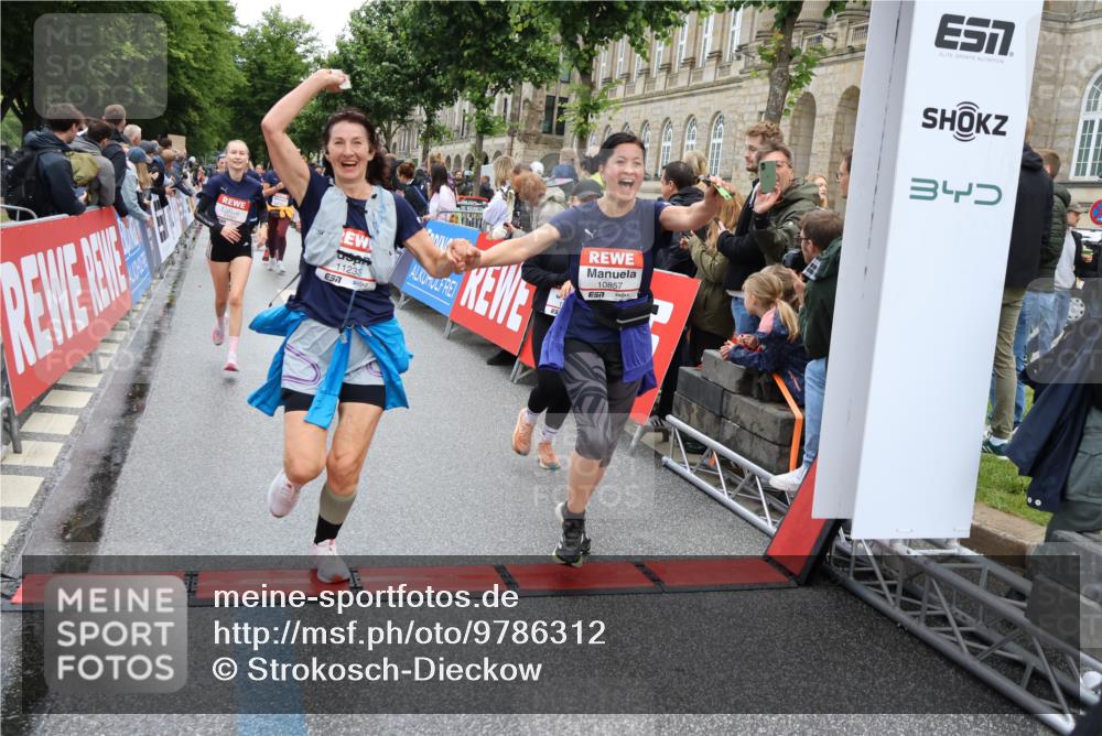 14.06.2026 - REWE Women's Run Strokosch-Dieckow http://msf.ph/oto/9786312 14.06.2026 10:06:32 Ziel 10243, 10255, 10474, 10655, 10672, 10826, 10857, 11011, 11148, 11233, 11235, 11410, 11484, 11521 meine-sportfotos.de