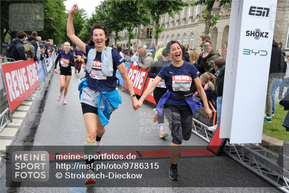 14.06.2026 - REWE Women's Run Strokosch-Dieckow http://msf.ph/oto/9786315 14.06.2026 10:06:33 Ziel 10243, 10255, 10474, 10597, 10655, 10672, 10747, 10826, 10857, 11011, 11148, 11233, 11235, 11250, 11267, 11410, 11484, 11521 meine-sportfotos.de