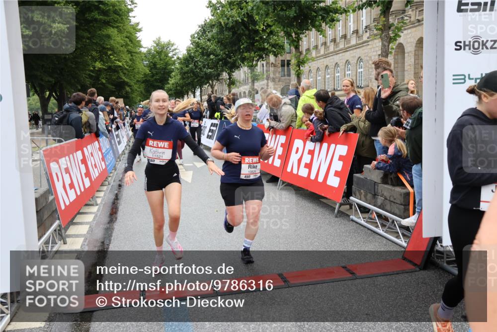 14.06.2026 - REWE Women's Run Strokosch-Dieckow http://msf.ph/oto/9786316 14.06.2026 10:06:34 Ziel 10243, 10255, 10474, 10597, 10655, 10672, 10747, 10826, 10857, 11011, 11148, 11233, 11235, 11250, 11267, 11410, 11484, 11521 meine-sportfotos.de