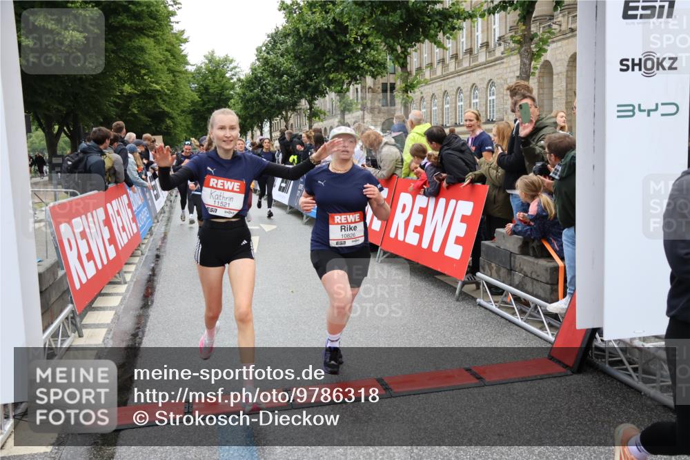 14.06.2026 - REWE Women's Run Strokosch-Dieckow http://msf.ph/oto/9786318 14.06.2026 10:06:34 Ziel 10243, 10255, 10474, 10597, 10655, 10672, 10747, 10826, 10857, 11011, 11148, 11233, 11235, 11250, 11267, 11410, 11484, 11521 meine-sportfotos.de