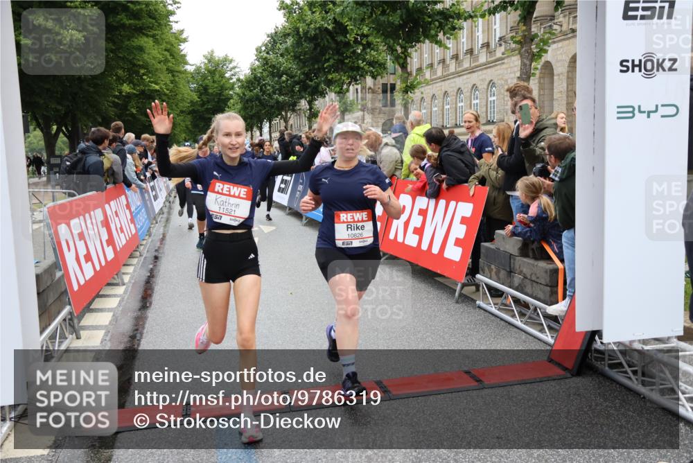14.06.2026 - REWE Women's Run Strokosch-Dieckow http://msf.ph/oto/9786319 14.06.2026 10:06:34 Ziel 10243, 10255, 10474, 10597, 10655, 10672, 10747, 10826, 10857, 11011, 11148, 11233, 11235, 11250, 11267, 11410, 11484, 11521 meine-sportfotos.de