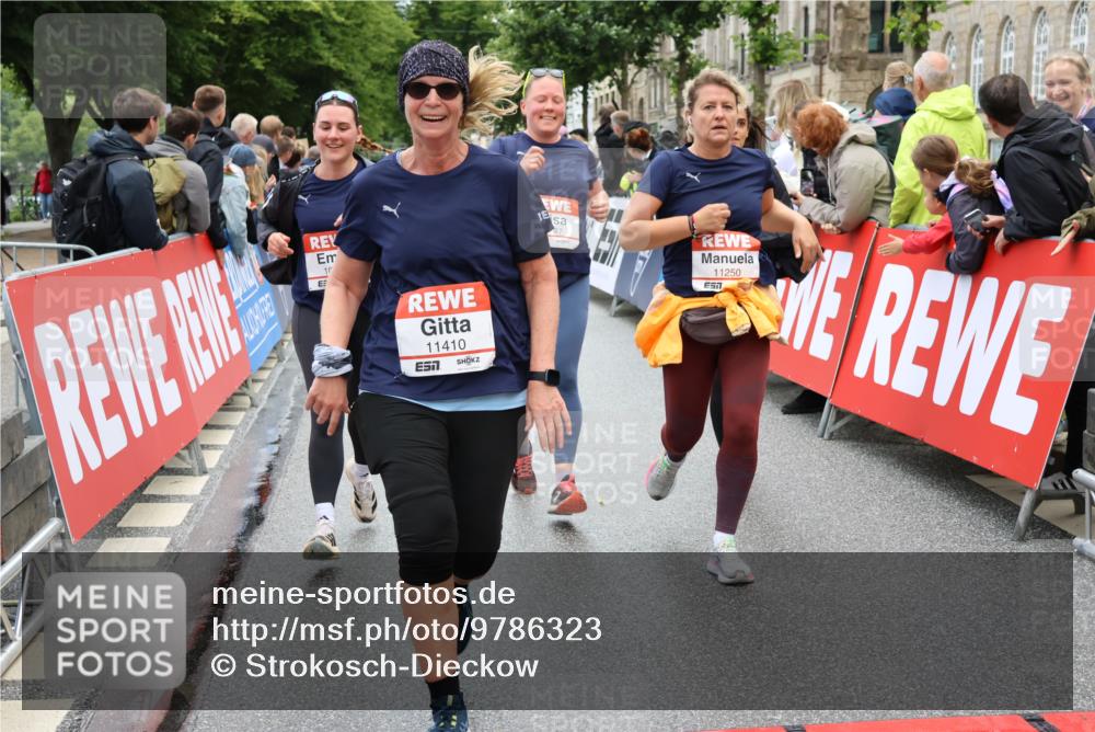 14.06.2026 - REWE Women's Run Strokosch-Dieckow http://msf.ph/oto/9786323 14.06.2026 10:06:36 Ziel 10243, 10255, 10474, 10597, 10635, 10672, 10747, 10826, 10857, 11011, 11148, 11233, 11235, 11250, 11267, 11410, 11484, 11521 meine-sportfotos.de