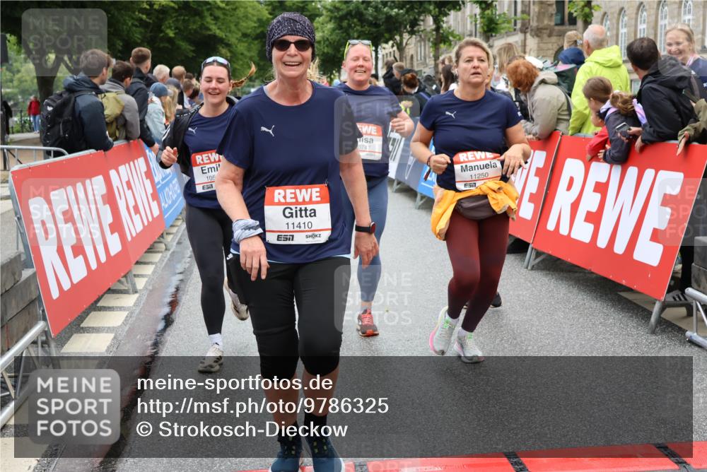 14.06.2026 - REWE Women's Run Strokosch-Dieckow http://msf.ph/oto/9786325 14.06.2026 10:06:36 Ziel 10243, 10255, 10474, 10597, 10635, 10672, 10747, 10826, 10857, 11011, 11148, 11233, 11235, 11250, 11267, 11410, 11484, 11521 meine-sportfotos.de