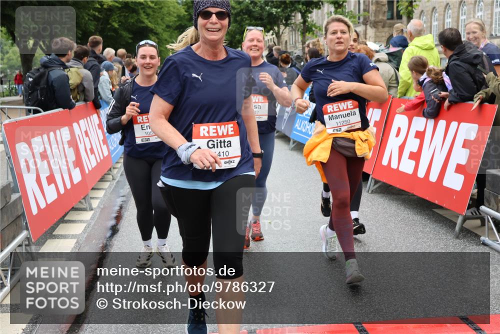 14.06.2026 - REWE Women's Run Strokosch-Dieckow http://msf.ph/oto/9786327 14.06.2026 10:06:37 Ziel 10243, 10255, 10474, 10597, 10635, 10672, 10747, 10826, 10857, 11011, 11148, 11233, 11235, 11250, 11267, 11410, 11484, 11521 meine-sportfotos.de