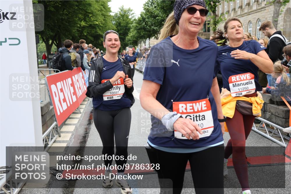 14.06.2026 - REWE Women's Run Strokosch-Dieckow http://msf.ph/oto/9786328 14.06.2026 10:06:37 Ziel 10243, 10255, 10474, 10597, 10635, 10672, 10747, 10826, 10857, 11011, 11148, 11233, 11235, 11250, 11267, 11410, 11484, 11521 meine-sportfotos.de
