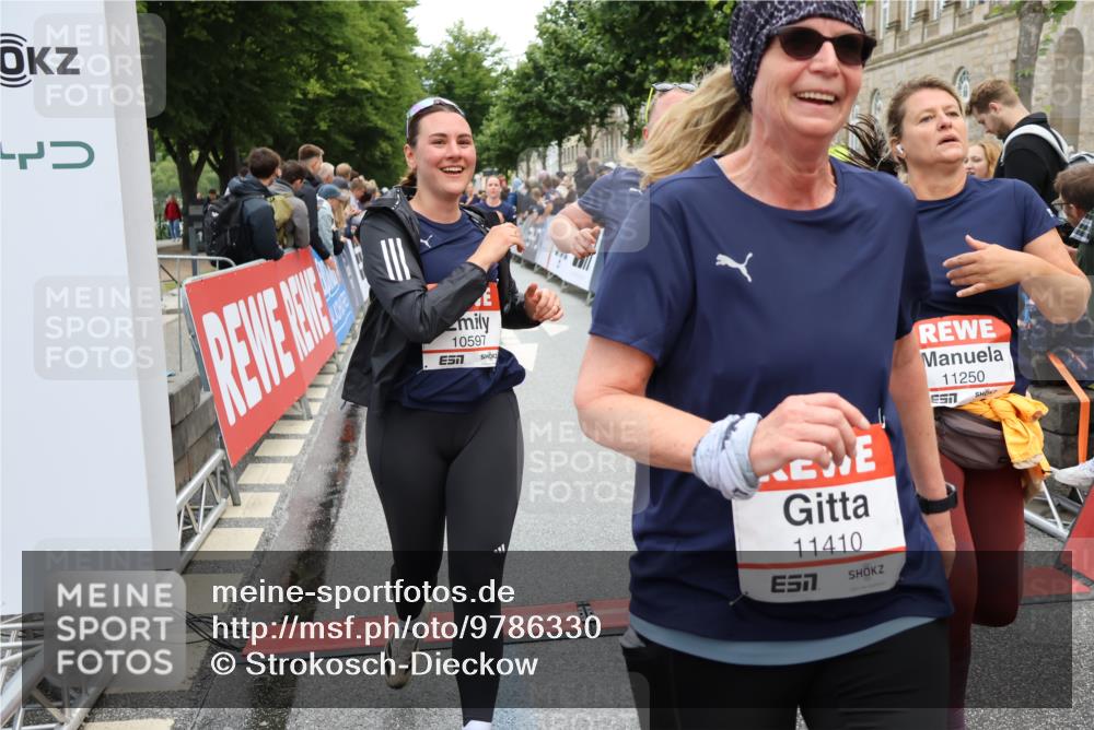 14.06.2026 - REWE Women's Run Strokosch-Dieckow http://msf.ph/oto/9786330 14.06.2026 10:06:38 Ziel 10255, 10474, 10597, 10635, 10672, 10747, 10826, 10857, 11148, 11233, 11235, 11250, 11267, 11410, 11484, 11521 meine-sportfotos.de