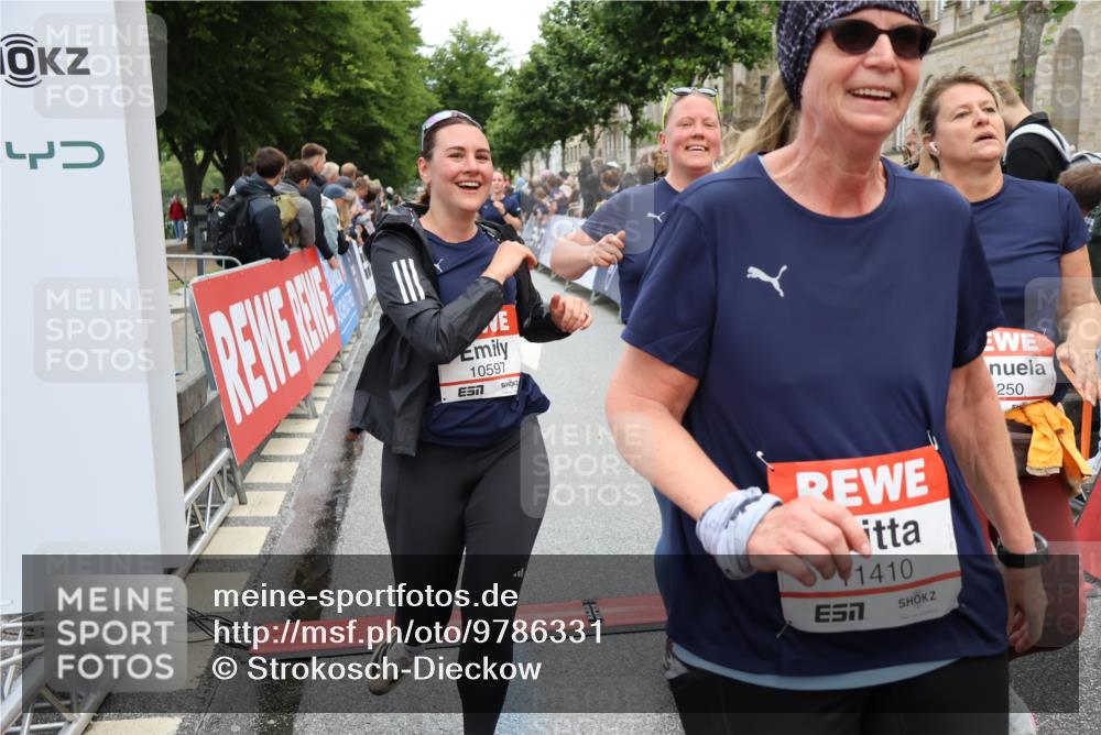 14.06.2026 - REWE Women's Run Strokosch-Dieckow http://msf.ph/oto/9786331 14.06.2026 10:06:38 Ziel 10255, 10474, 10597, 10635, 10672, 10747, 10826, 10857, 11148, 11233, 11235, 11250, 11267, 11410, 11484, 11521 meine-sportfotos.de