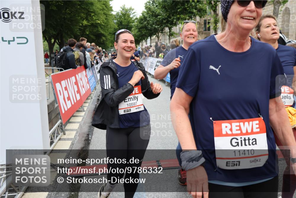 14.06.2026 - REWE Women's Run Strokosch-Dieckow http://msf.ph/oto/9786332 14.06.2026 10:06:38 Ziel 10255, 10474, 10597, 10635, 10672, 10747, 10826, 10857, 11148, 11233, 11235, 11250, 11267, 11410, 11484, 11521 meine-sportfotos.de