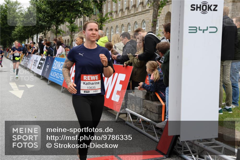 14.06.2026 - REWE Women's Run Strokosch-Dieckow http://msf.ph/oto/9786335 14.06.2026 10:06:41 Ziel 10597, 10635, 10747, 10826, 11182, 11250, 11267, 11410, 11484, 11521 meine-sportfotos.de