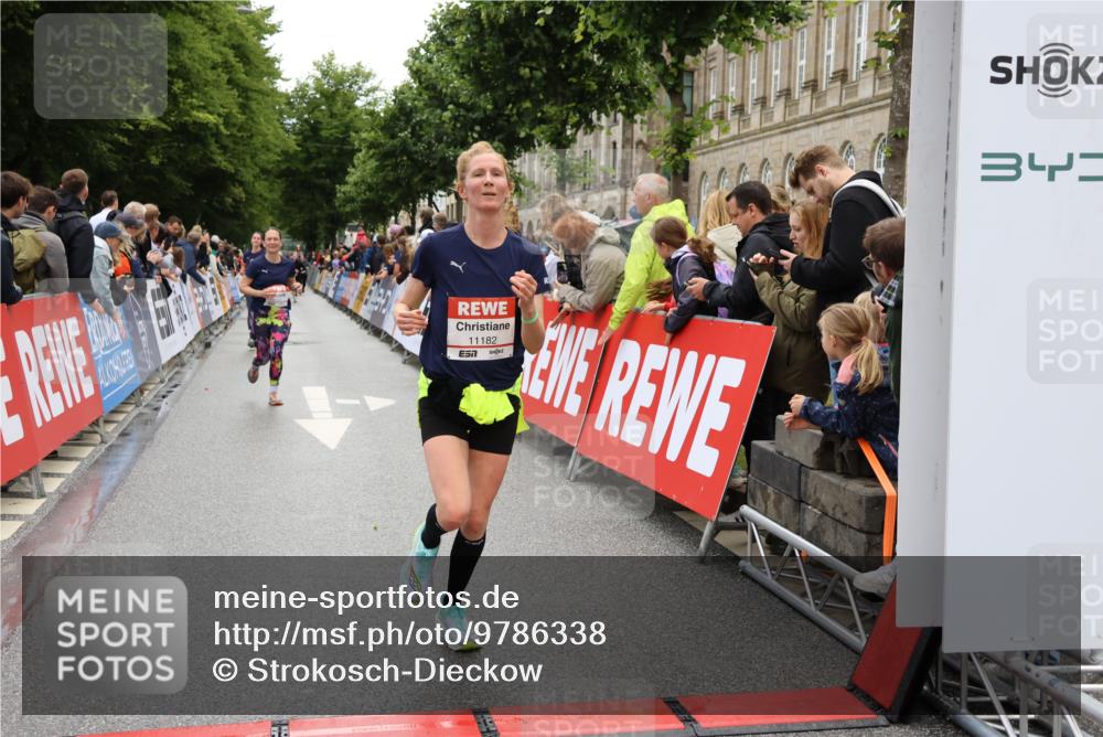 14.06.2026 - REWE Women's Run Strokosch-Dieckow http://msf.ph/oto/9786338 14.06.2026 10:06:44 Ziel 10597, 10635, 10747, 11182, 11250, 11267, 11321, 11410 meine-sportfotos.de