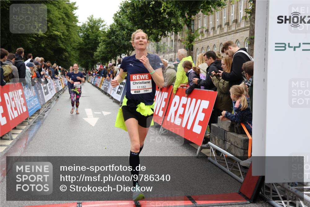 14.06.2026 - REWE Women's Run Strokosch-Dieckow http://msf.ph/oto/9786340 14.06.2026 10:06:45 Ziel 10597, 10635, 10747, 11182, 11250, 11267, 11321 meine-sportfotos.de