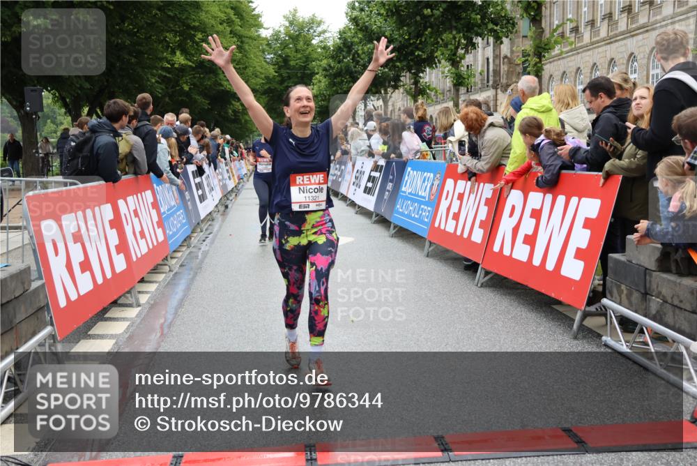 14.06.2026 - REWE Women's Run Strokosch-Dieckow http://msf.ph/oto/9786344 14.06.2026 10:06:47 Ziel 10635, 10646, 11182, 11321 meine-sportfotos.de