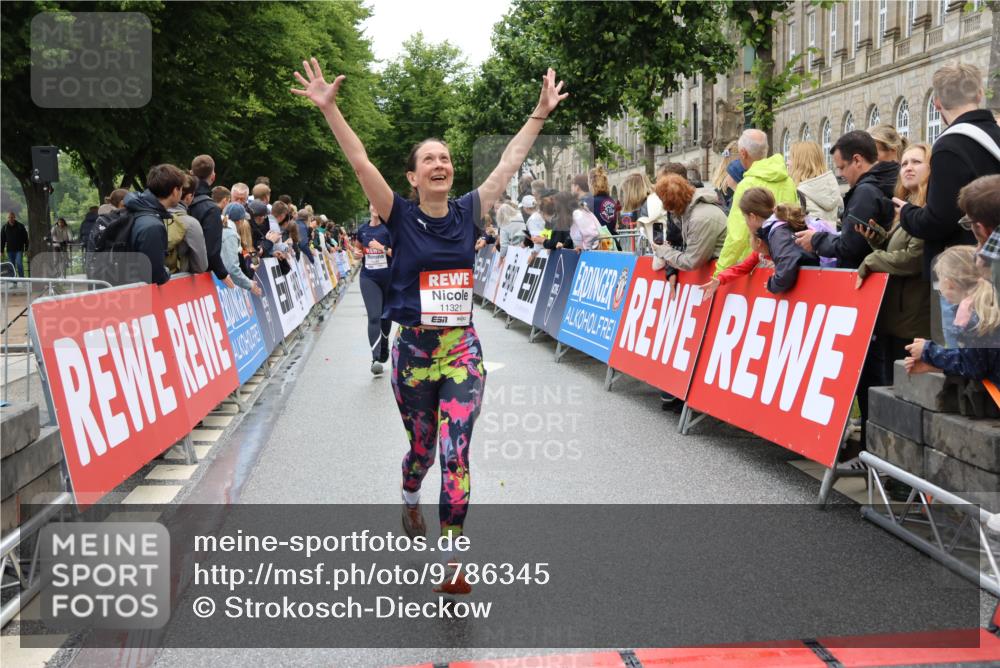 14.06.2026 - REWE Women's Run Strokosch-Dieckow http://msf.ph/oto/9786345 14.06.2026 10:06:47 Ziel 10635, 10646, 11182, 11321 meine-sportfotos.de