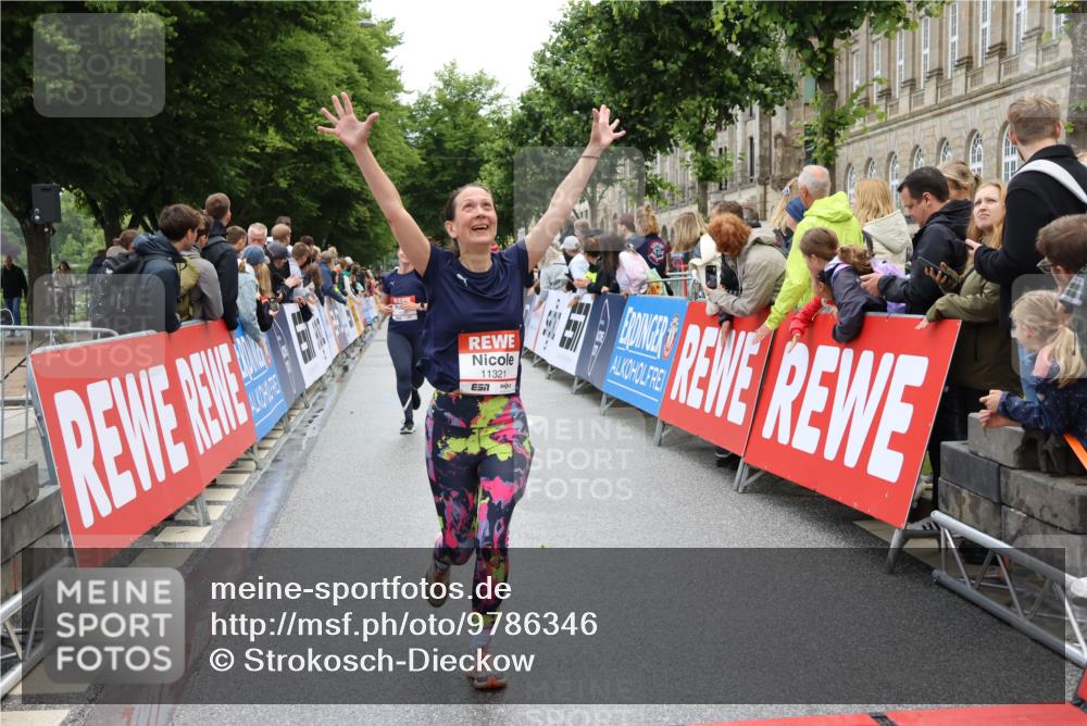 14.06.2026 - REWE Women's Run Strokosch-Dieckow http://msf.ph/oto/9786346 14.06.2026 10:06:47 Ziel 10635, 10646, 11182, 11321 meine-sportfotos.de