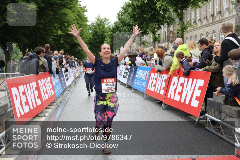 14.06.2026 - REWE Women's Run Strokosch-Dieckow http://msf.ph/oto/9786347 14.06.2026 10:06:47 Ziel 10635, 10646, 11182, 11321 meine-sportfotos.de