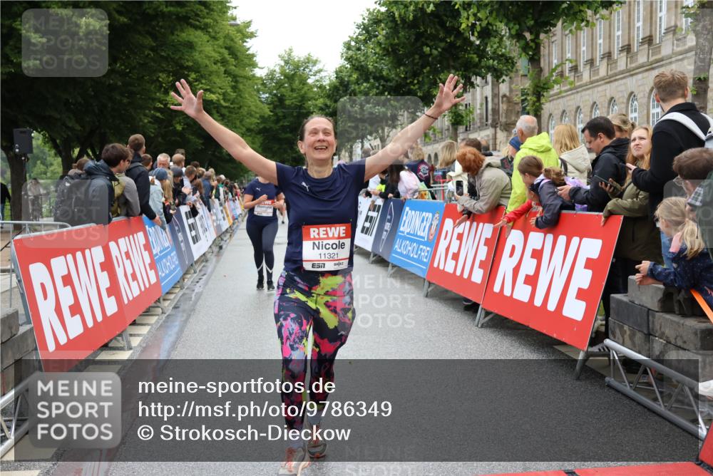 14.06.2026 - REWE Women's Run Strokosch-Dieckow http://msf.ph/oto/9786349 14.06.2026 10:06:47 Ziel 10635, 10646, 11182, 11321 meine-sportfotos.de