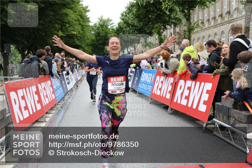14.06.2026 - REWE Women's Run Strokosch-Dieckow http://msf.ph/oto/9786350 14.06.2026 10:06:47 Ziel 10635, 10646, 11182, 11321 meine-sportfotos.de