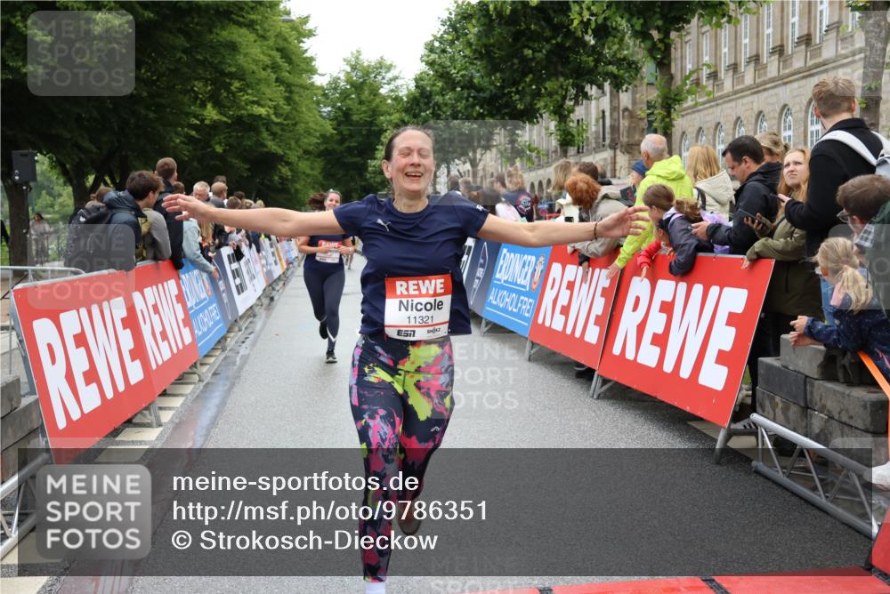 14.06.2026 - REWE Women's Run Strokosch-Dieckow http://msf.ph/oto/9786351 14.06.2026 10:06:48 Ziel 10635, 10646, 11182, 11321 meine-sportfotos.de