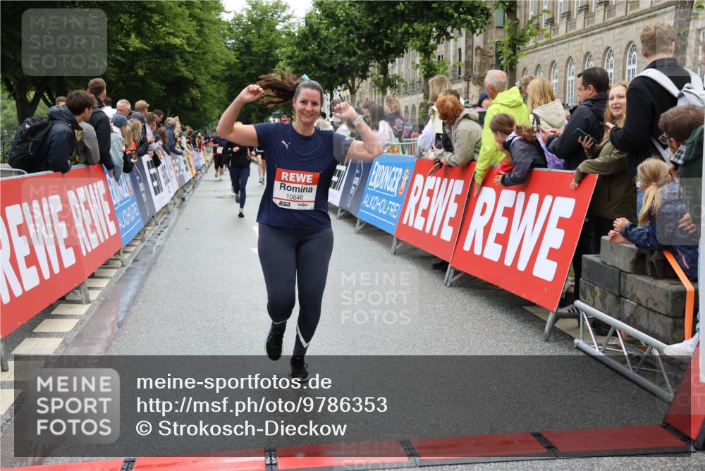 14.06.2026 - REWE Women's Run Strokosch-Dieckow http://msf.ph/oto/9786353 14.06.2026 10:06:50 Ziel 10282, 10646, 10868, 11182, 11321 meine-sportfotos.de
