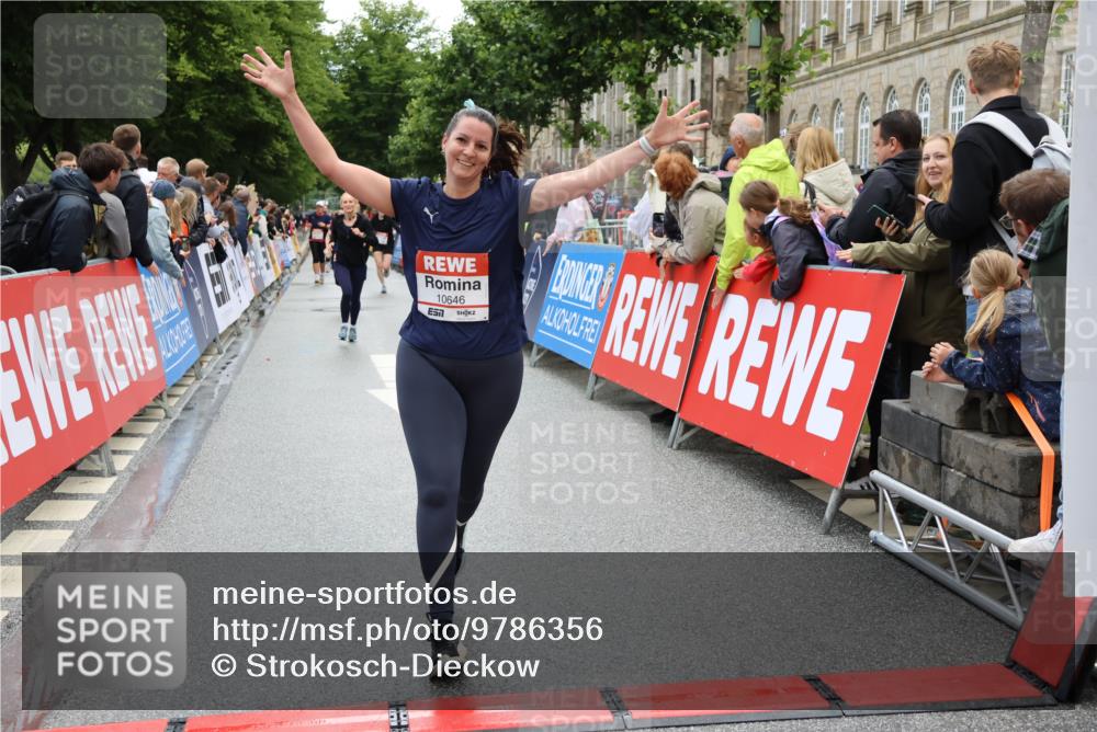 14.06.2026 - REWE Women's Run Strokosch-Dieckow http://msf.ph/oto/9786356 14.06.2026 10:06:50 Ziel 10282, 10646, 10868, 11182, 11321 meine-sportfotos.de