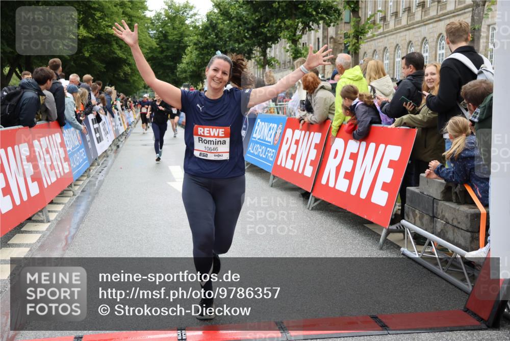 14.06.2026 - REWE Women's Run Strokosch-Dieckow http://msf.ph/oto/9786357 14.06.2026 10:06:50 Ziel 10282, 10646, 10868, 11182, 11321 meine-sportfotos.de