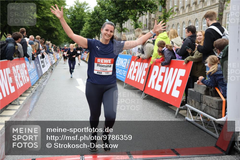 14.06.2026 - REWE Women's Run Strokosch-Dieckow http://msf.ph/oto/9786359 14.06.2026 10:06:50 Ziel 10282, 10646, 10868, 11182, 11321 meine-sportfotos.de