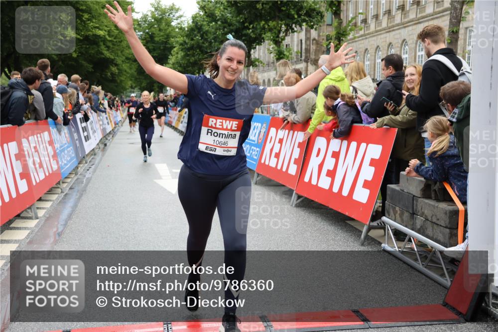 14.06.2026 - REWE Women's Run Strokosch-Dieckow http://msf.ph/oto/9786360 14.06.2026 10:06:50 Ziel 10282, 10646, 10868, 11182, 11321 meine-sportfotos.de