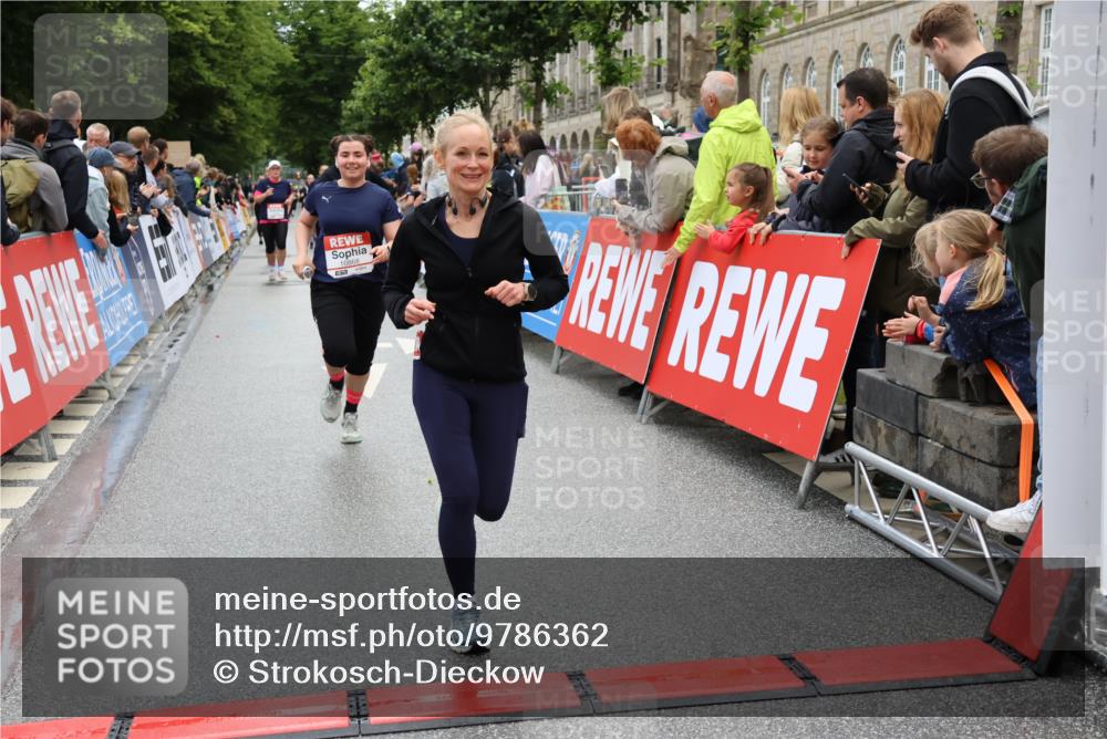 14.06.2026 - REWE Women's Run Strokosch-Dieckow http://msf.ph/oto/9786362 14.06.2026 10:06:53 Ziel 10282, 10646, 10868, 11031, 11321 meine-sportfotos.de