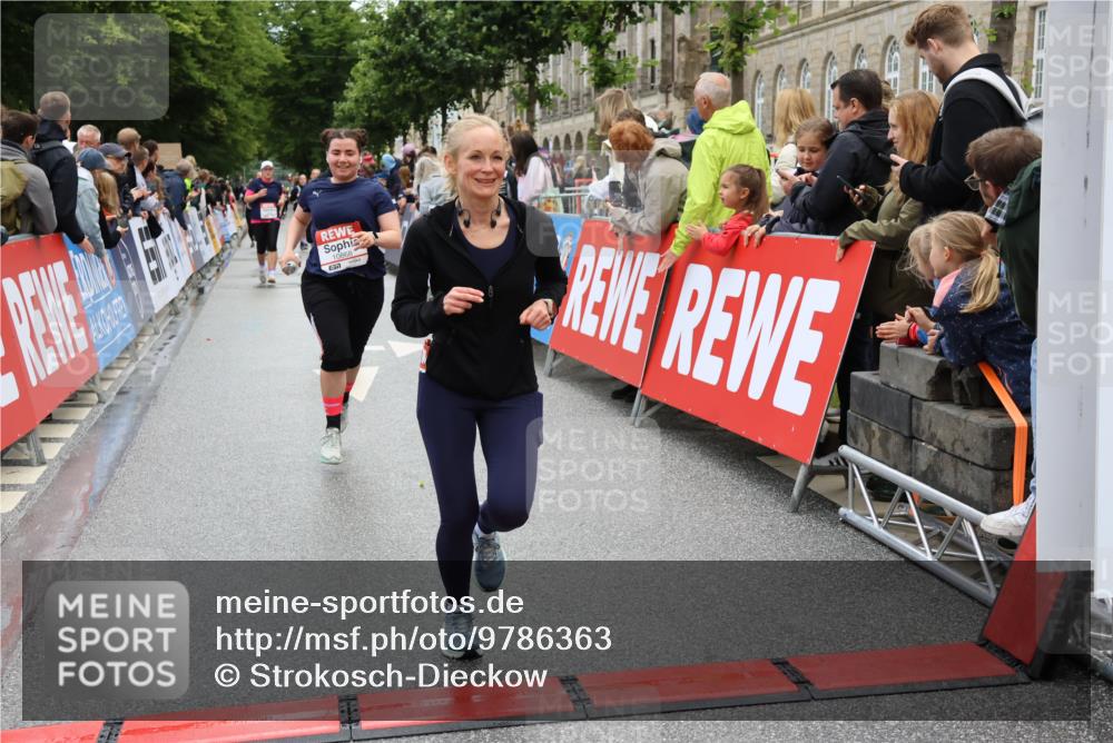 14.06.2026 - REWE Women's Run Strokosch-Dieckow http://msf.ph/oto/9786363 14.06.2026 10:06:53 Ziel 10282, 10646, 10868, 11031, 11321 meine-sportfotos.de