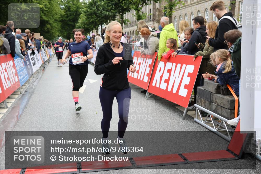 14.06.2026 - REWE Women's Run Strokosch-Dieckow http://msf.ph/oto/9786364 14.06.2026 10:06:54 Ziel 10282, 10646, 10868, 11031, 11321 meine-sportfotos.de