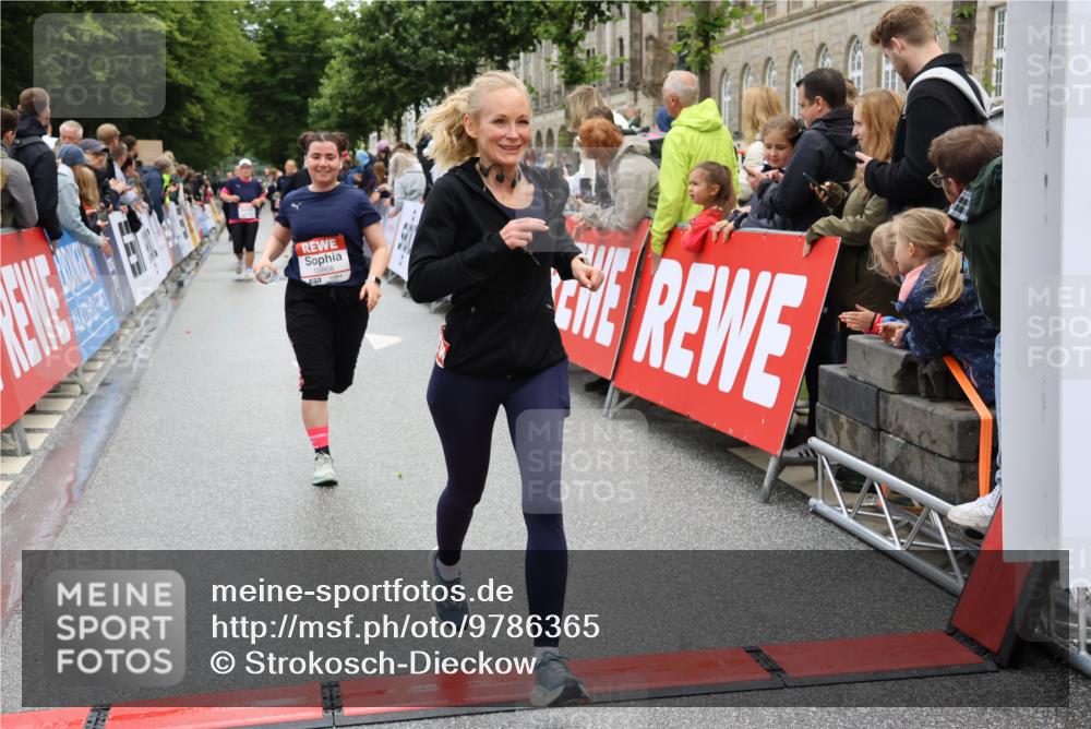 14.06.2026 - REWE Women's Run Strokosch-Dieckow http://msf.ph/oto/9786365 14.06.2026 10:06:54 Ziel 10282, 10646, 10868, 11031, 11321 meine-sportfotos.de