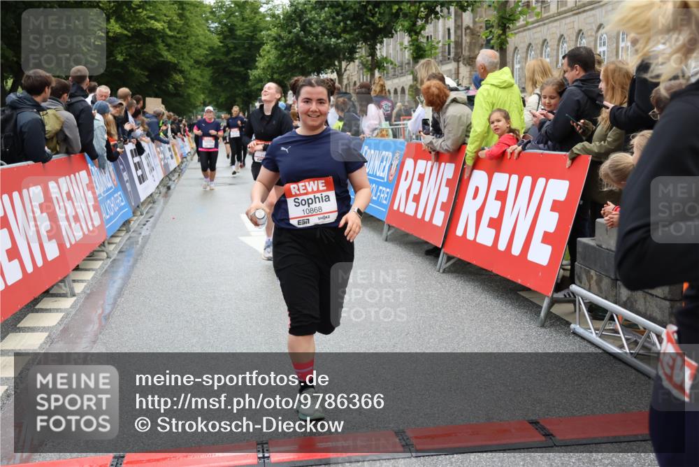 14.06.2026 - REWE Women's Run Strokosch-Dieckow http://msf.ph/oto/9786366 14.06.2026 10:06:54 Ziel 10282, 10646, 10868, 11031, 11321 meine-sportfotos.de