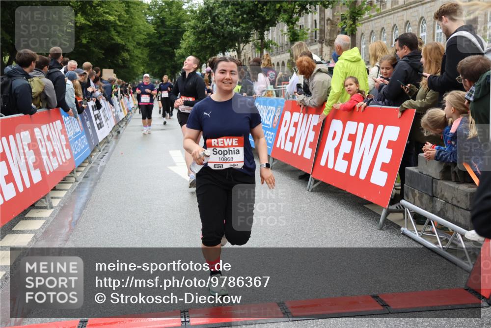 14.06.2026 - REWE Women's Run Strokosch-Dieckow http://msf.ph/oto/9786367 14.06.2026 10:06:54 Ziel 10282, 10646, 10868, 11031, 11321 meine-sportfotos.de