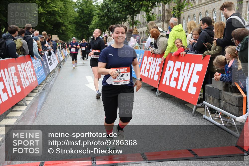 14.06.2026 - REWE Women's Run Strokosch-Dieckow http://msf.ph/oto/9786368 14.06.2026 10:06:54 Ziel 10282, 10646, 10868, 11031, 11321 meine-sportfotos.de