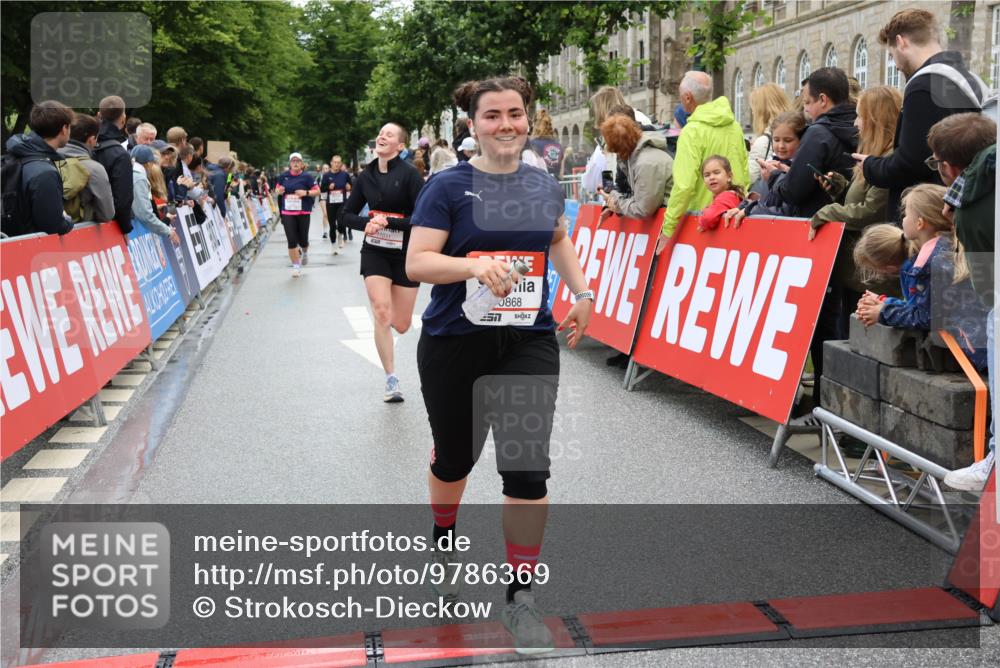 14.06.2026 - REWE Women's Run Strokosch-Dieckow http://msf.ph/oto/9786369 14.06.2026 10:06:54 Ziel 10282, 10646, 10868, 11031, 11321 meine-sportfotos.de