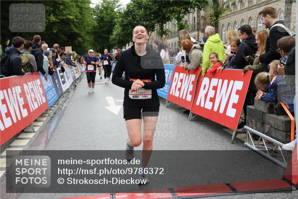 14.06.2026 - REWE Women's Run Strokosch-Dieckow http://msf.ph/oto/9786372 14.06.2026 10:06:56 Ziel 10282, 10428, 10646, 10868, 11031 meine-sportfotos.de