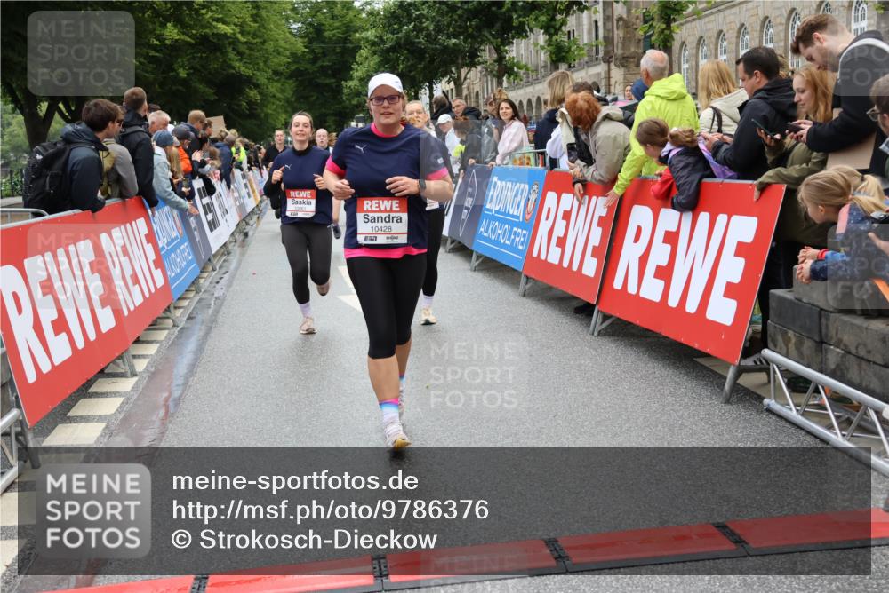 14.06.2026 - REWE Women's Run Strokosch-Dieckow http://msf.ph/oto/9786376 14.06.2026 10:07:00 Ziel 10060, 10061, 10282, 10428, 10791, 10825, 10868, 10939, 11031, 11354 meine-sportfotos.de