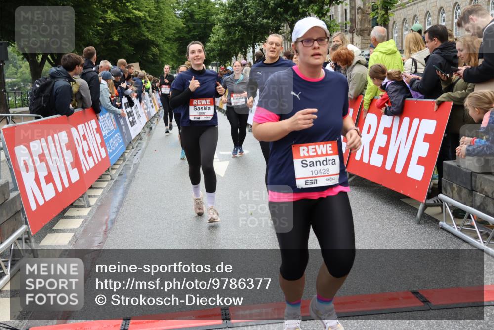 14.06.2026 - REWE Women's Run Strokosch-Dieckow http://msf.ph/oto/9786377 14.06.2026 10:07:01 Ziel 10060, 10061, 10282, 10428, 10505, 10791, 10825, 10868, 10939, 11031, 11354 meine-sportfotos.de