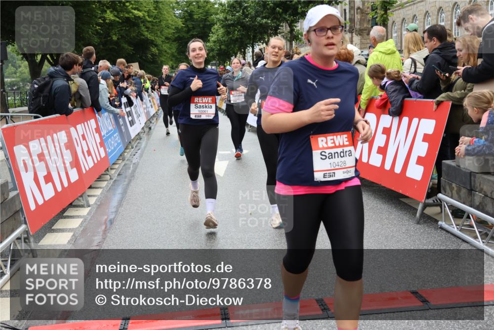 14.06.2026 - REWE Women's Run Strokosch-Dieckow http://msf.ph/oto/9786378 14.06.2026 10:07:01 Ziel 10060, 10061, 10282, 10428, 10505, 10791, 10825, 10868, 10939, 11031, 11354 meine-sportfotos.de