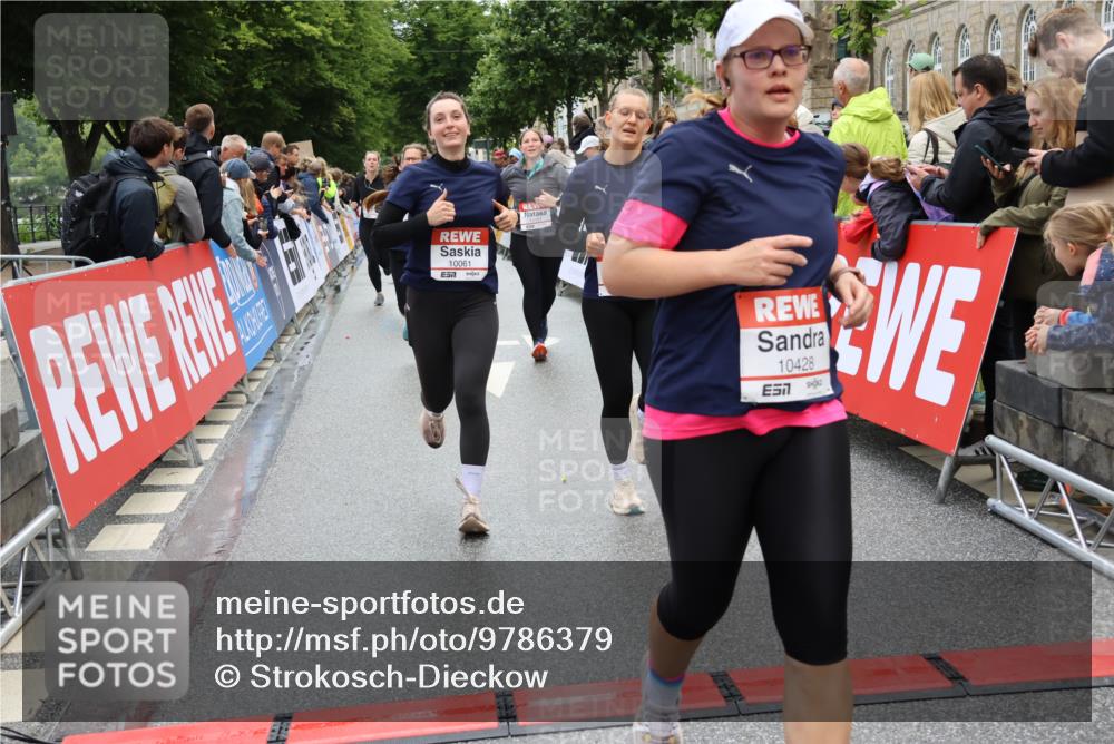 14.06.2026 - REWE Women's Run Strokosch-Dieckow http://msf.ph/oto/9786379 14.06.2026 10:07:01 Ziel 10060, 10061, 10282, 10428, 10505, 10791, 10825, 10868, 10939, 11031, 11354 meine-sportfotos.de