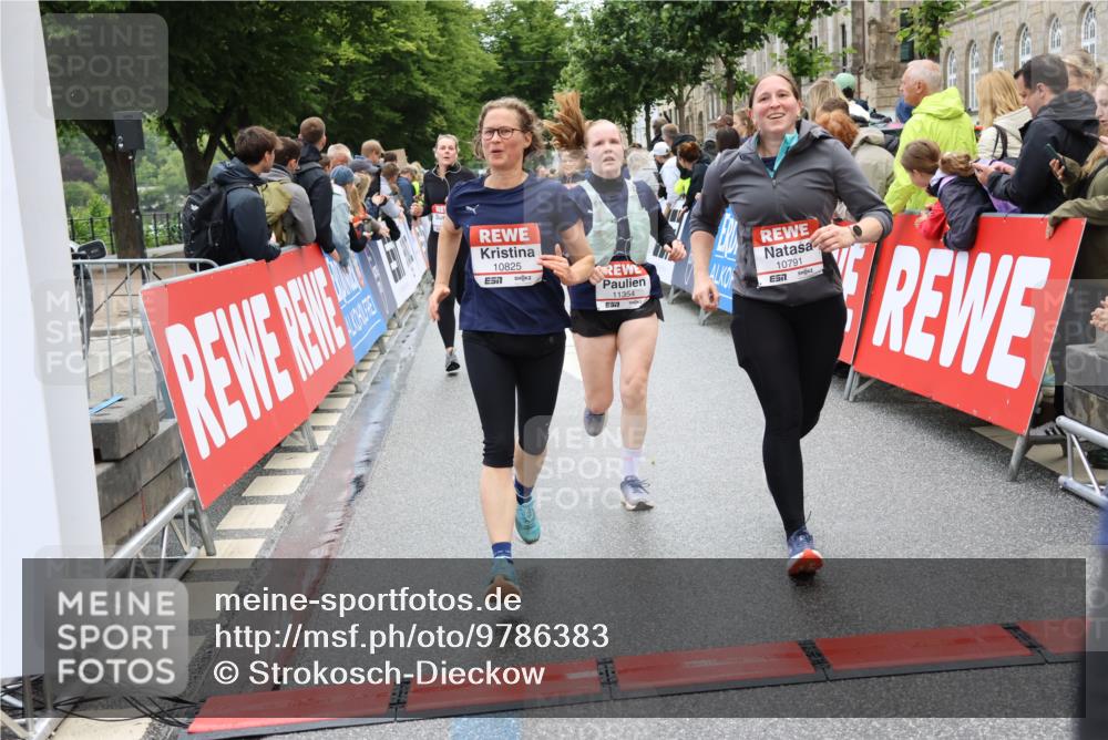 14.06.2026 - REWE Women's Run Strokosch-Dieckow http://msf.ph/oto/9786383 14.06.2026 10:07:03 Ziel 10060, 10061, 10428, 10505, 10791, 10825, 10939, 11031, 11354, 11476 meine-sportfotos.de